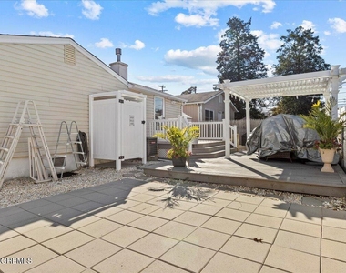 4 Cedar Crest Drive - Photo Thumbnail 16