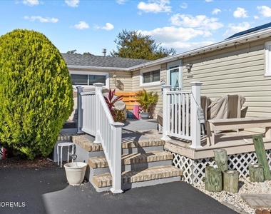 4 Cedar Crest Drive - Photo Thumbnail 2
