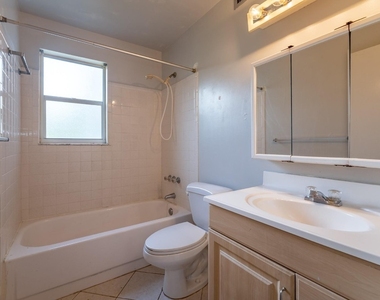 5951 Ne 14th Lane - Photo Thumbnail 11