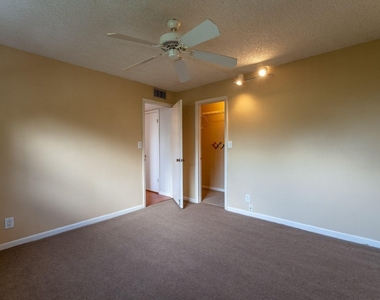 5951 Ne 14th Lane - Photo Thumbnail 13