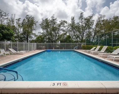 5951 Ne 14th Lane - Photo Thumbnail 4