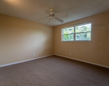 5951 Ne 14th Lane - Photo Thumbnail 12