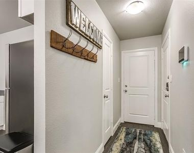 3813 Huntington Drive - Photo Thumbnail 2