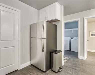 3813 Huntington Drive - Photo Thumbnail 6
