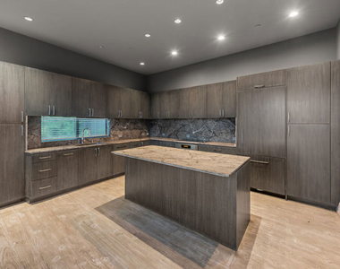 1600 Viewmont Drive - Photo Thumbnail 7