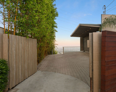 1600 Viewmont Drive - Photo Thumbnail 3