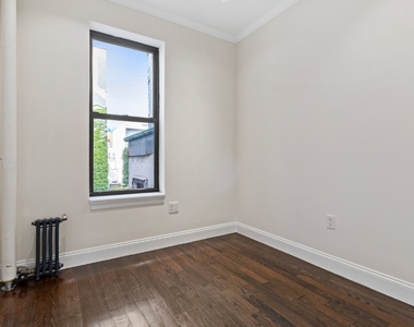 329 Union Street - Photo Thumbnail 6