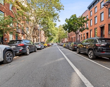329 Union Street - Photo Thumbnail 11