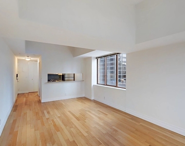 260 W 52nd Street - Photo Thumbnail 2
