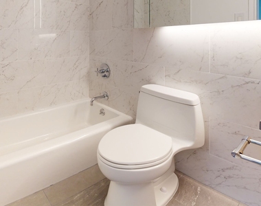 260 W 52nd Street - Photo Thumbnail 3