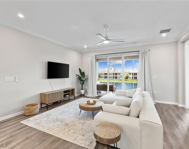 4607 Arboretum Circle - Photo Thumbnail 3