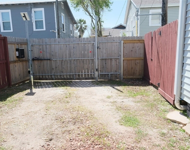 2310 33rd Street - Photo Thumbnail 11