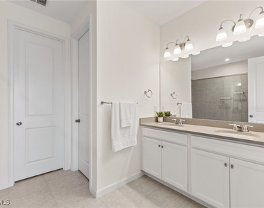 4607 Arboretum Circle - Photo Thumbnail 8