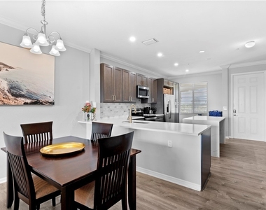 9727 Acqua Court - Photo Thumbnail 6