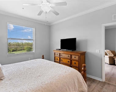 9727 Acqua Court - Photo Thumbnail 13