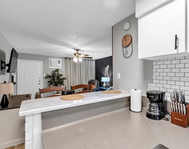 1840 Richmond Avenue - Photo Thumbnail 9