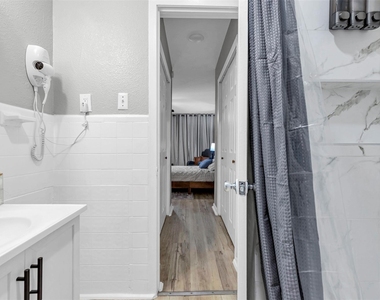 1840 Richmond Avenue - Photo Thumbnail 15