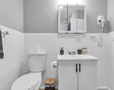 1840 Richmond Avenue - Photo Thumbnail 14