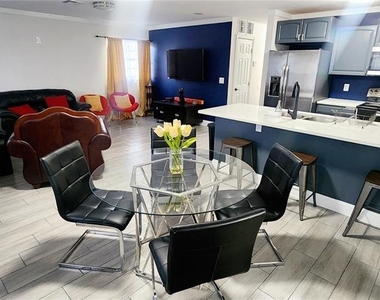 4306 W La Salle Street - Photo Thumbnail 3