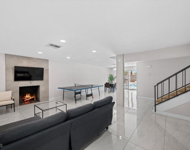3618 Redwood Street - Photo Thumbnail 3