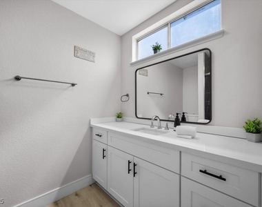 3618 Redwood Street - Photo Thumbnail 20