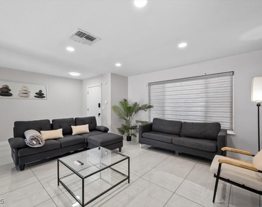 3618 Redwood Street - Photo Thumbnail 2