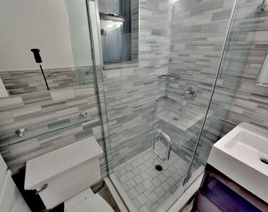 230 East 32nd Street - Photo Thumbnail 2