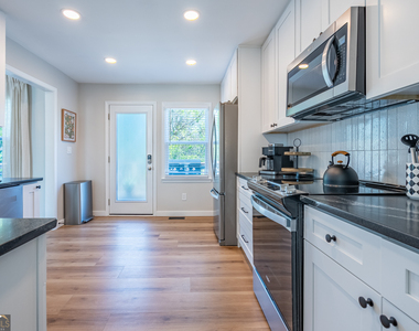 18 Huntcliff Drive - Photo Thumbnail 9