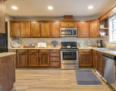 196 Etowah Drive - Photo Thumbnail 9