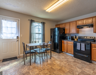 106 Middlebrook Drive - Photo Thumbnail 5