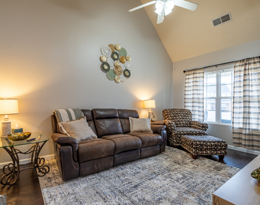 106 Middlebrook Drive - Photo Thumbnail 4
