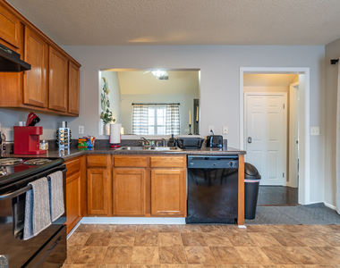 106 Middlebrook Drive - Photo Thumbnail 7