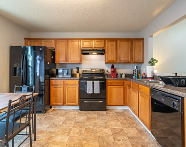 106 Middlebrook Drive - Photo Thumbnail 6