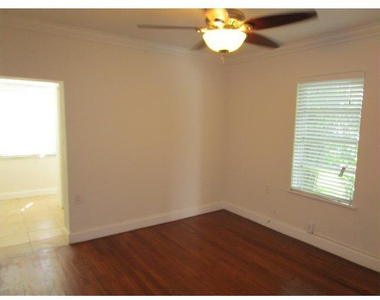 4565 N Ocean Drive - Photo Thumbnail 6