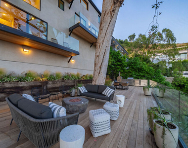 8800 Hollywood Boulevard - Photo Thumbnail 64