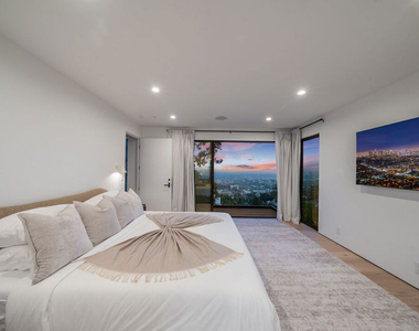 8800 Hollywood Boulevard - Photo Thumbnail 11