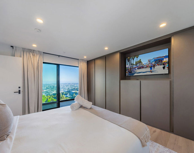 8800 Hollywood Boulevard - Photo Thumbnail 54