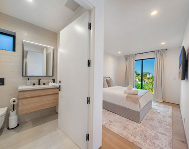 8800 Hollywood Boulevard - Photo Thumbnail 48