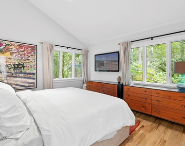 2723 Deerfield Road - Photo Thumbnail 12