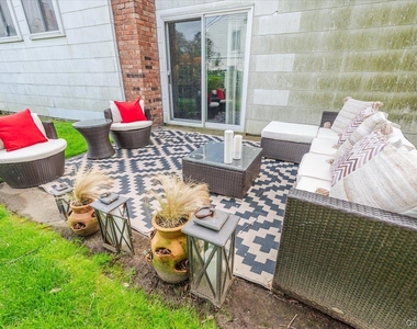 77 Tioga Avenue - Photo Thumbnail 22