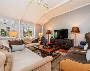 77 Tioga Avenue - Photo Thumbnail 3