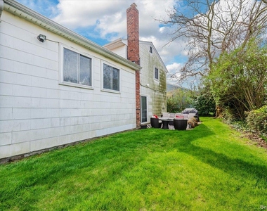 77 Tioga Avenue - Photo Thumbnail 18