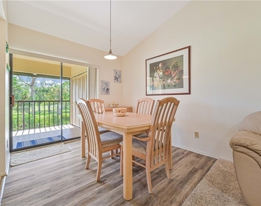 8366 Charter Club Circle - Photo Thumbnail 4