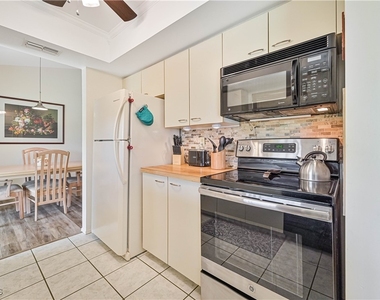 8366 Charter Club Circle - Photo Thumbnail 5