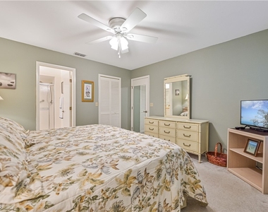 8366 Charter Club Circle - Photo Thumbnail 11