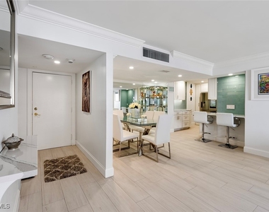 4005 Gulf Shore Boulevard N - Photo Thumbnail 1