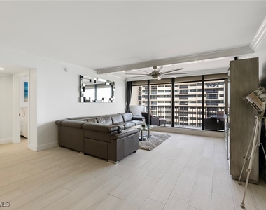 4005 Gulf Shore Boulevard N - Photo Thumbnail 7