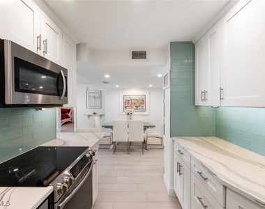 4005 Gulf Shore Boulevard N - Photo Thumbnail 5