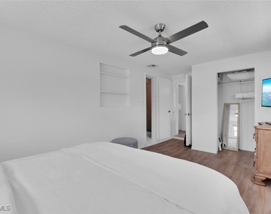 2048 Holiday Lane - Photo Thumbnail 21