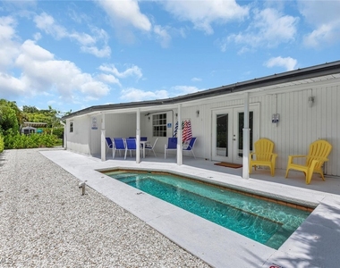 2048 Holiday Lane - Photo Thumbnail 26